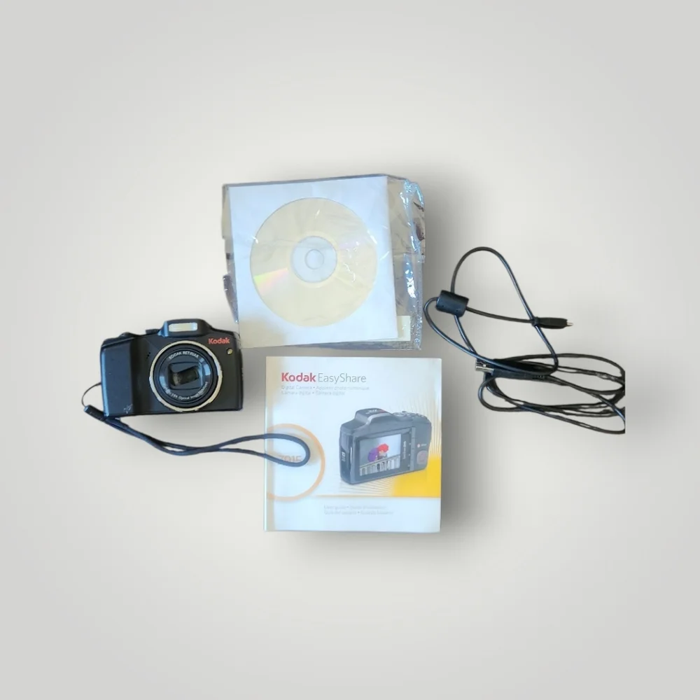 Kodak digital camera with sleek black finish Easyshare Z915 For Parts